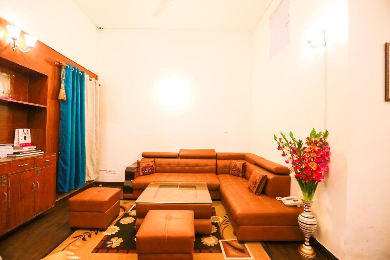 Oyo 62702 Golden Home Stay New Delhi Extérieur photo