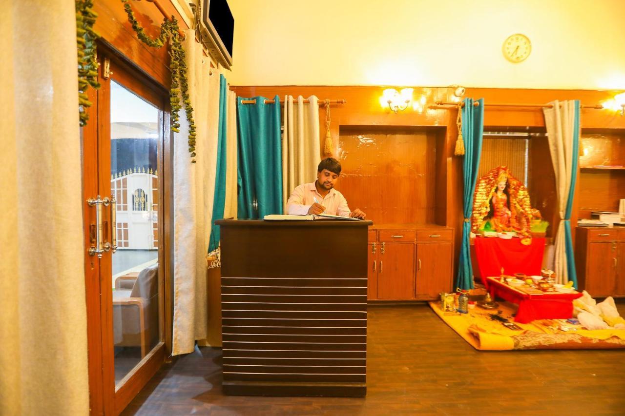 Oyo 62702 Golden Home Stay New Delhi Extérieur photo