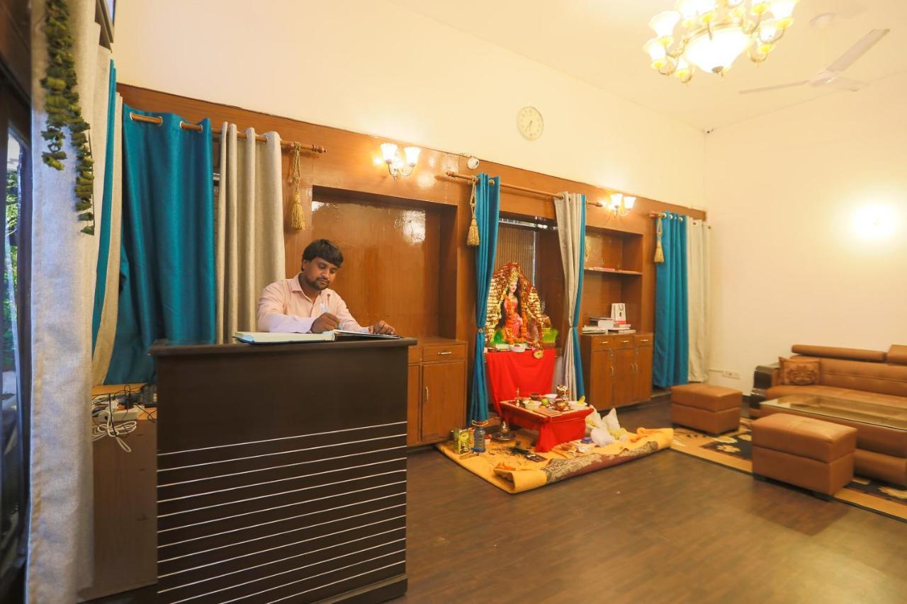 Oyo 62702 Golden Home Stay New Delhi Extérieur photo