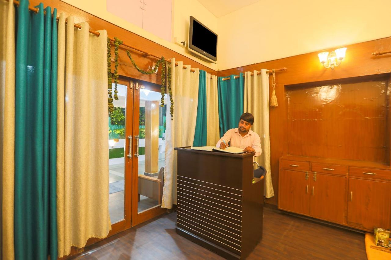 Oyo 62702 Golden Home Stay New Delhi Extérieur photo