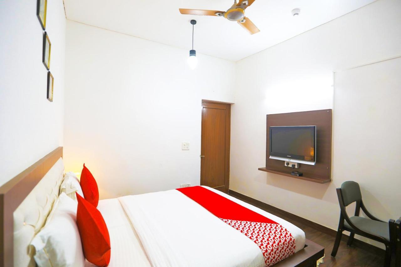 Oyo 62702 Golden Home Stay New Delhi Extérieur photo